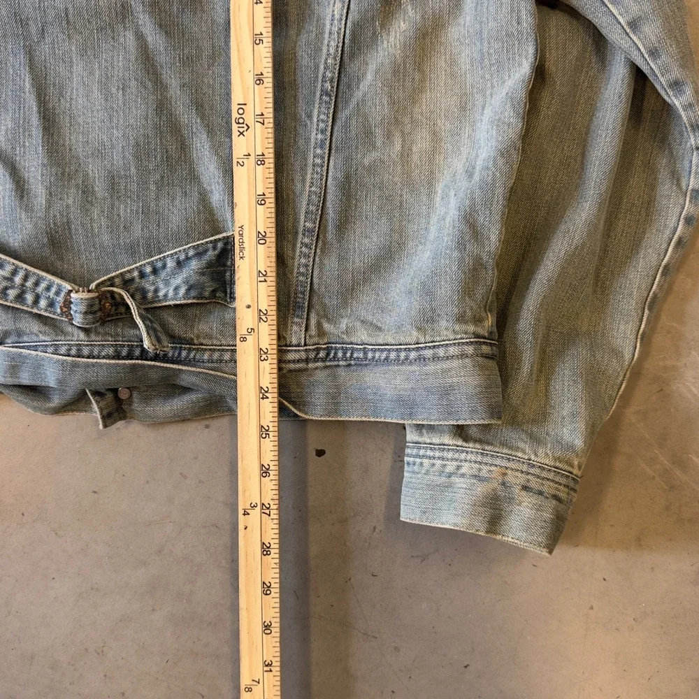 Old Navy Mens Denim Trucker Jacket Distressed Blue Jean Buckle Back Size Large